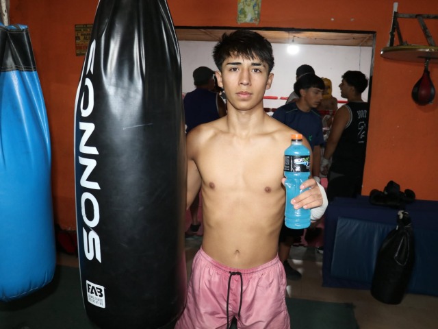 Coca gan� en el Torneo �KO a las Drogas� y avanz� de fase